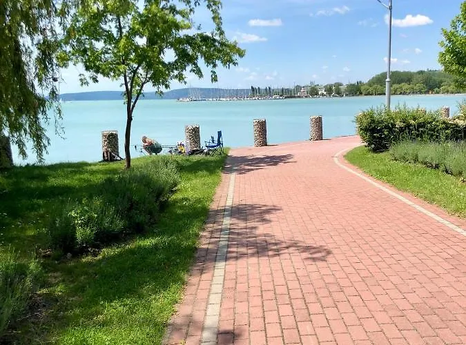 Nora Ferienhaus Balatonkenese